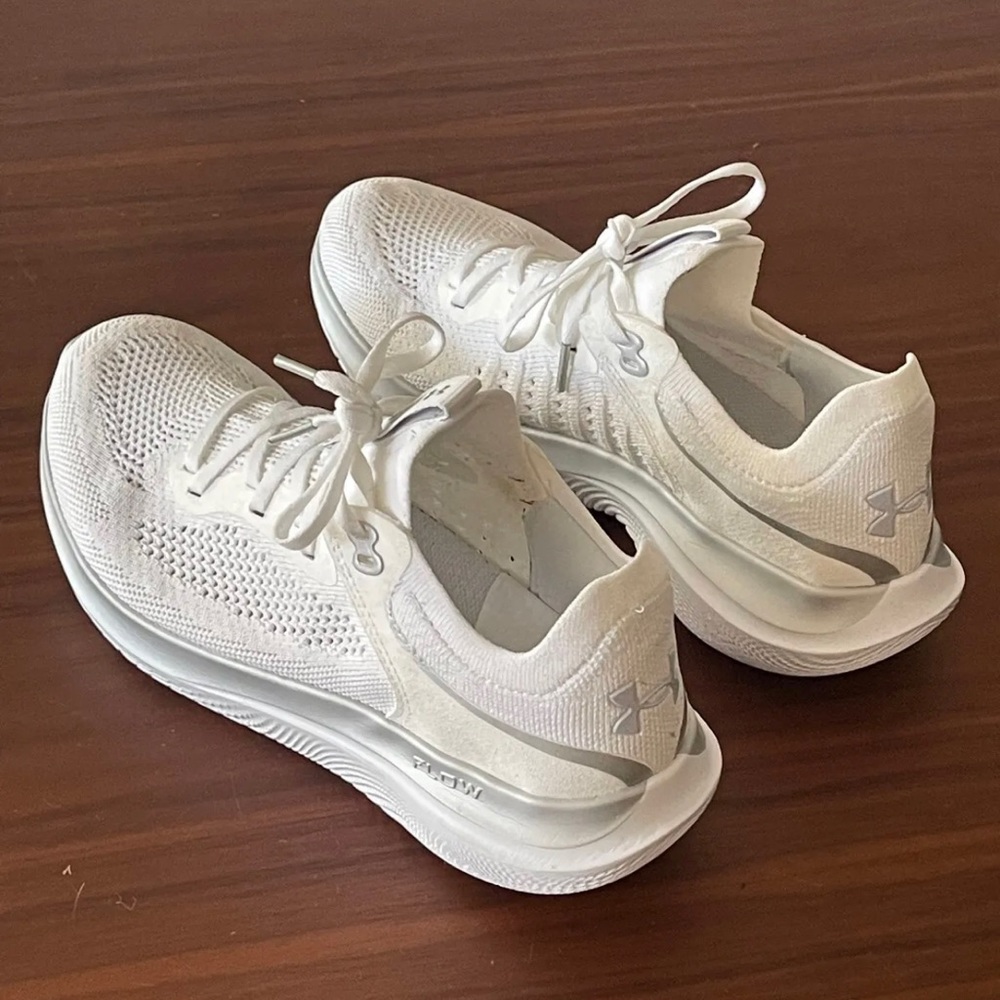 Women's Sneakers 9.5 Under Armour Flow Synchronicity - pristine, worn once